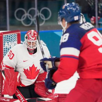 Martin Nečas a Jordan Binnington v zápase Česko - Kanada na ZOH 2026