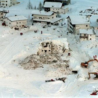 Proč se ničivá lavina dostala až do vesnice, když to místní podle historických záznamů považovali za krajně nepravděpodobné?