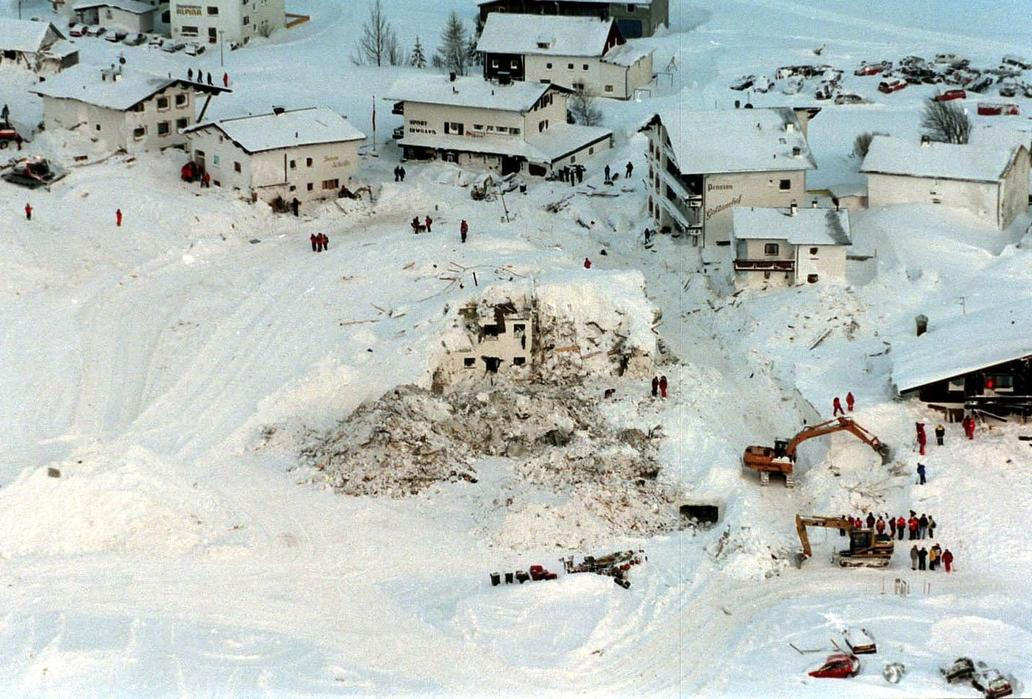 Proč se ničivá lavina dostala až do vesnice, když to místní podle historických záznamů považovali za krajně nepravděpodobné?