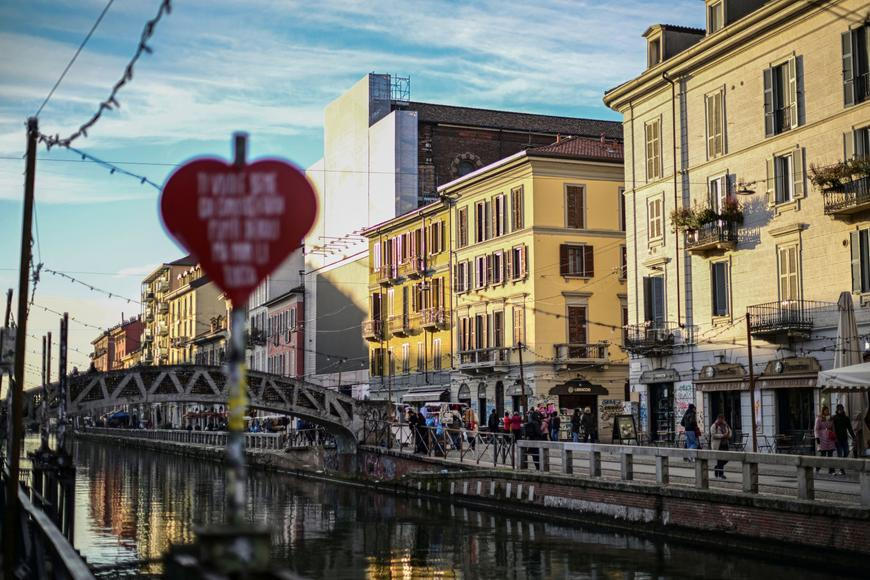 Pozor na coperto i lidi otevírající turnikety. Průvodce Milánem pro české fanoušky