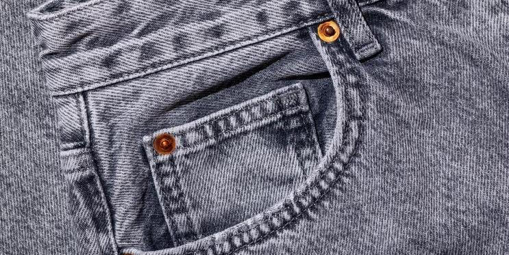 V době, kdy muži běžně nosili hodinky na řetízku, bylo potřeba chránit je před nárazy a poškozením.