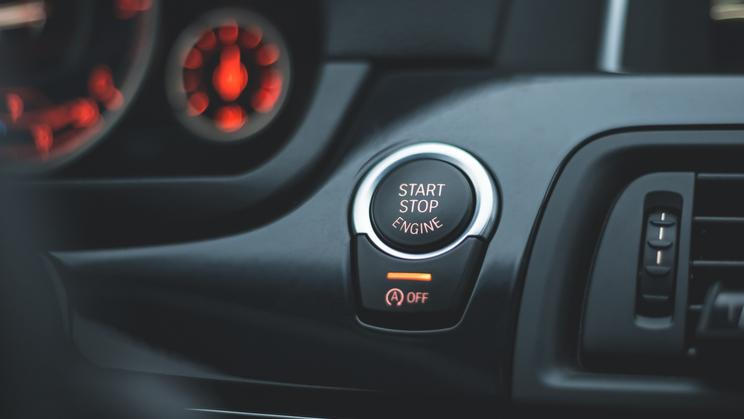 V USA chtějí zrušit systém stop-start.