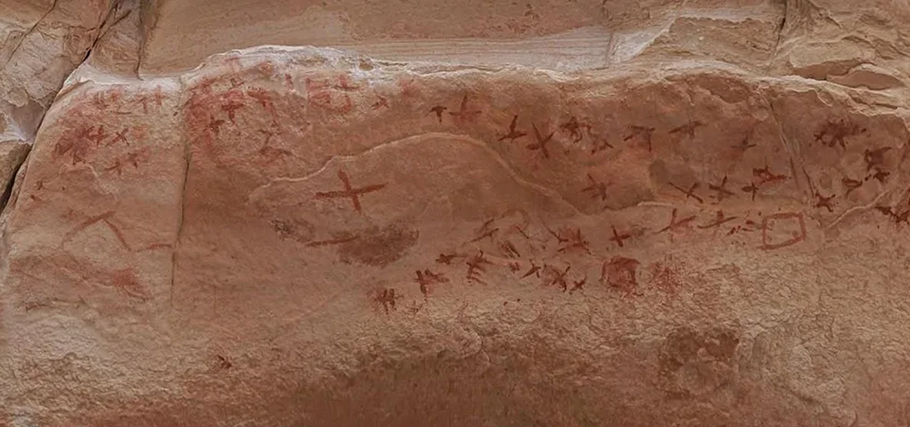 Archeologové objevili na egyptském poloostrově Sinaj naleziště skalního umění starého až 10 tisíc let.