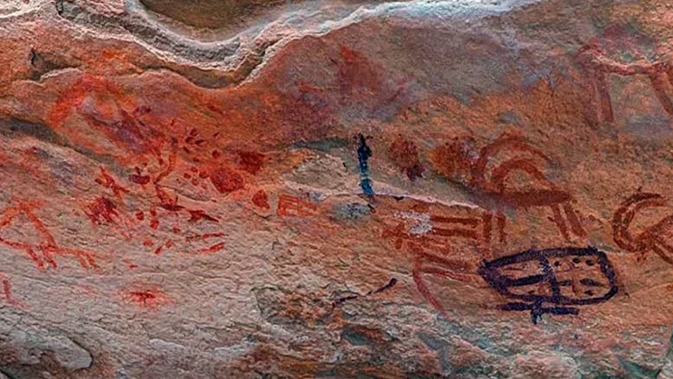 Archeologové objevili na egyptském poloostrově Sinaj naleziště starého skalního umění. Na dlouhém skalním převisu se nacházejí rozmanité rytiny a malby.