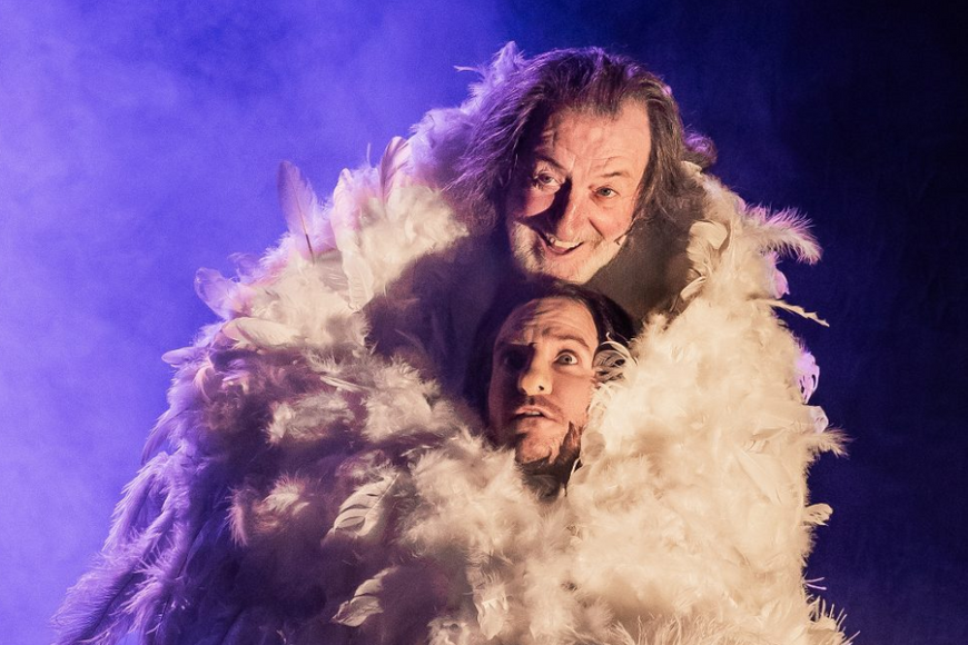 Hra Bolka Polívky Anděl v lihu je poctou herci Pechovi. V pátek má premiéru v Praze