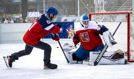 Hokejový dres č. 61 a prezident, který si to opravdu užívá