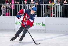 Hokejový dres č. 61 a prezident, který si to opravdu užívá