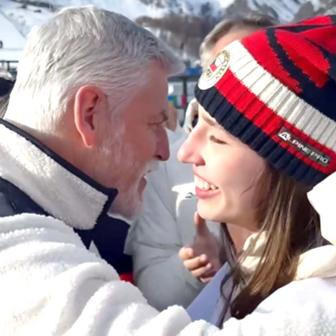 Hokejový dres č. 61 a prezident, který si to opravdu užívá