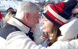 Hokejový dres č. 61 a prezident, který si to opravdu užívá