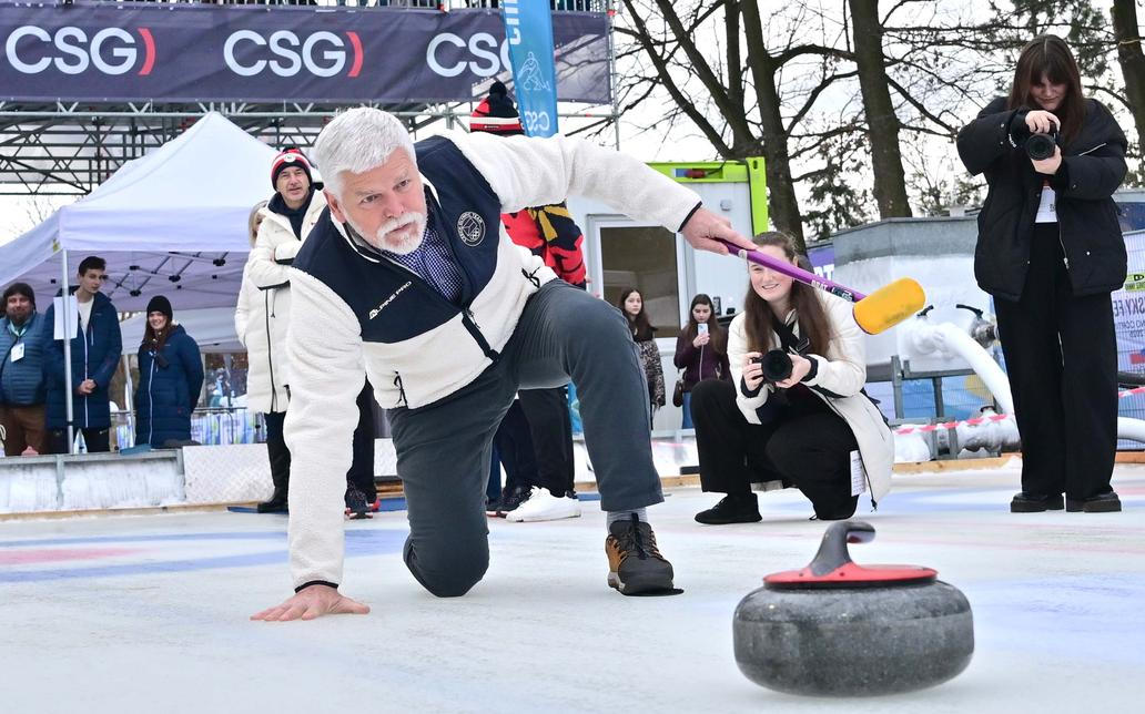 Hokejový dres č. 61 a prezident, který si to opravdu užívá