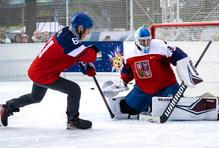 Hokejový dres č. 61 a prezident, který si to opravdu užívá