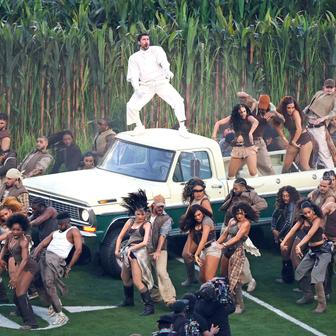 Škoda tyhle fotky minout: divoký Bunny, poselství na rukavici nebo gangsterka na dálnici