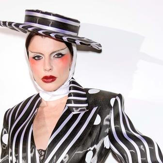 Škoda tyhle fotky minout: divoký Bunny, poselství na rukavici nebo gangsterka na dálnici