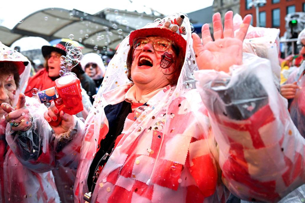 Škoda tyhle fotky minout: divoký Bunny, poselství na rukavici nebo gangsterka na dálnici