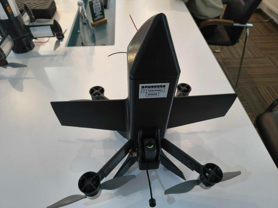 Cena jednoho interceptoru (dronu, který má ničit jiné drony) je zhruba tisíc dolarů (asi 20 tisíc Kč). Kyjev, 11. února 2026.