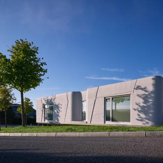 Obec projekt podpořila jako pilotní model dostupného bydlení pro mladé obyvatele, kteří chtějí zůstat tam, kde vyrostli. Tiny House LUX tak reaguje nejen na prostorové a environmentální výzvy, ale i na ty sociální.