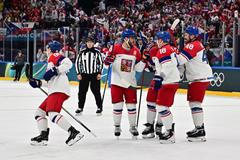 Češi slaví gól v zápase Česko - Francie na ZOH 2026