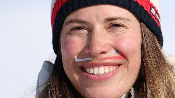 Eva Adamczyková slaví stříbro po finále snowboardcrossu na ZOH 2026