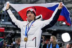 Metoděj Jílek slaví zlato na olympiádě v Miláně.