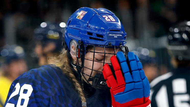 Zklamaná česká hokejistka Noemi Neubauerová