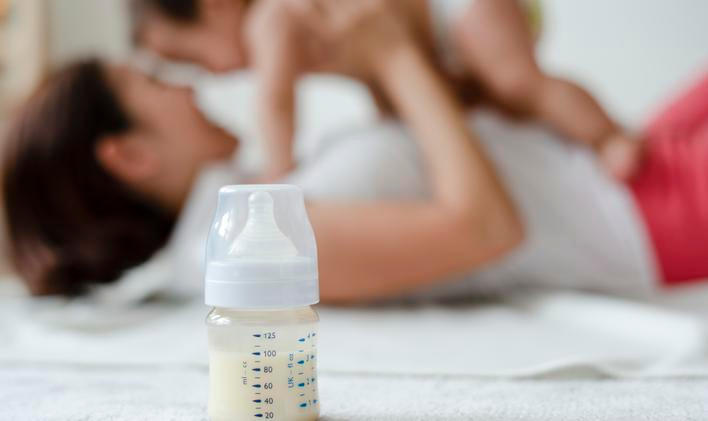 České úřady měly informaci o přítomnosti kontaminované výživy už v polovině prosince – na nebezpečí poukazovali sami potravináři. 