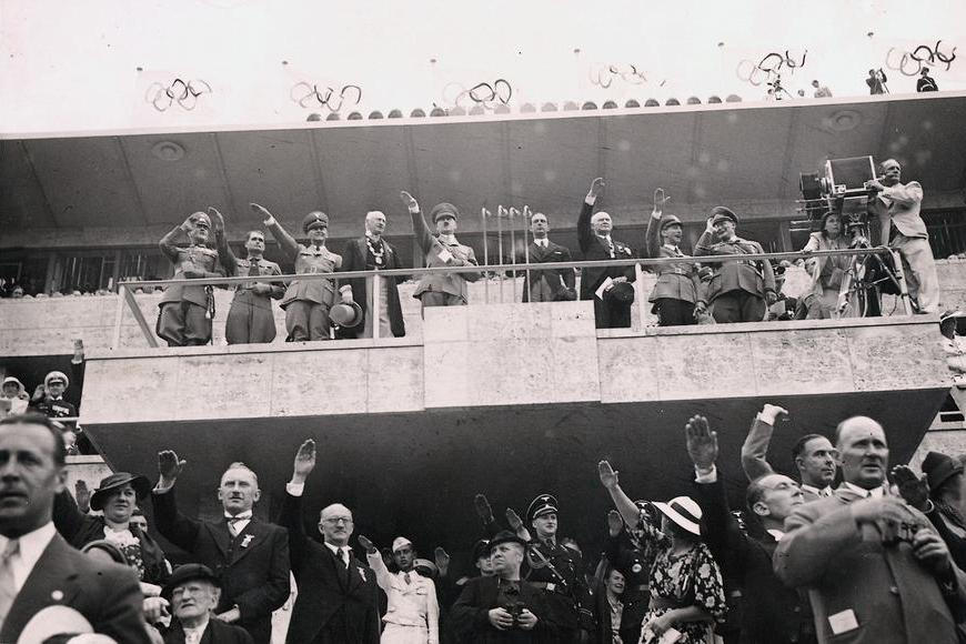 MOV čelí další kritice. Nabízí trička z období nacismu