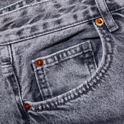 V době, kdy muži běžně nosili hodinky na řetízku, bylo potřeba chránit je před nárazy a poškozením.