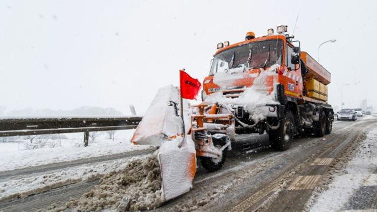 Sníh, doprava, zácpa, kolona, ilustrační foto