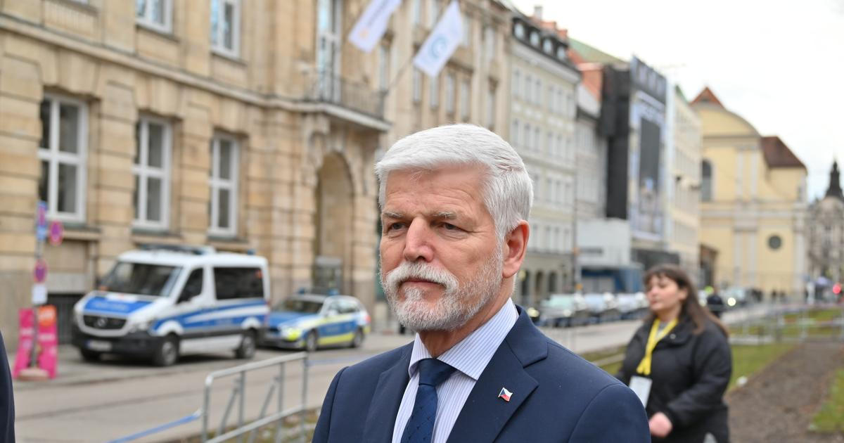 Pavel doufá, že pojede na summit NATO. Zástupce opozice tam nedoporučím, opáčil Macinka