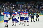 Radost slovenských hokejistů po zápase se Švédskem na OH 2026