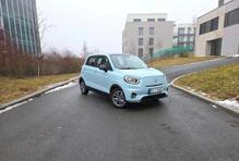 Ten se v Česku aktuálně prodává od 450 tisíc korun, navíc s plnou výbavou. Vyjma Dacie Spring levnější nový elektromobil na trhu momentálně není, pro spoustu lidí tak půjde o vstupní bránu k elektrické mobilitě. I proto jsme se auto rozhodli důkladně proklepnout.