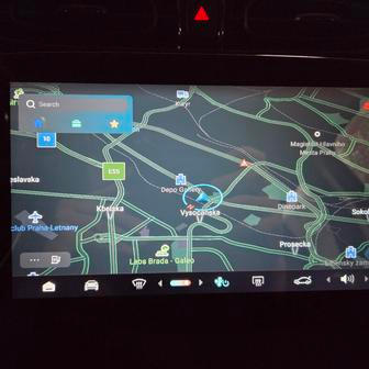 Součástí standardní výbavy je navigace...