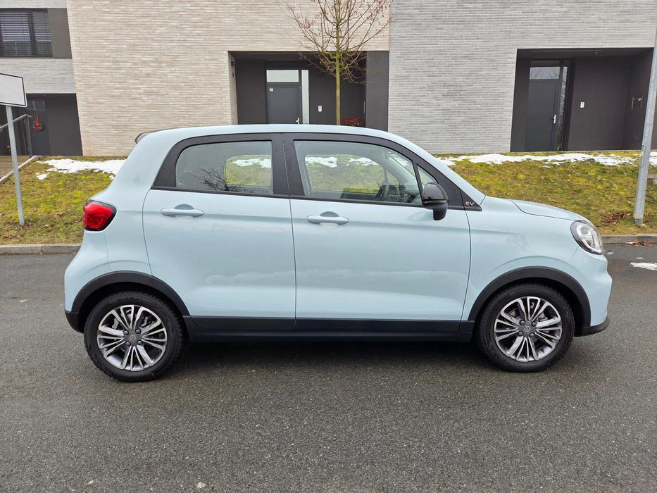 Na délku má T03 3620 mm, z čehož 2400 mm ukrajuje rozvor náprav. Šířka je 1652 mm, výška 1577 mm. Na manévrování ve městě je také auto uzpůsobeno více než dobře.