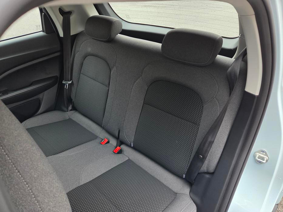 Leapmotor T03 je čtyřmístný. Vzadu je místa zhruba tolik, kolik byste od městského auta očekávali.