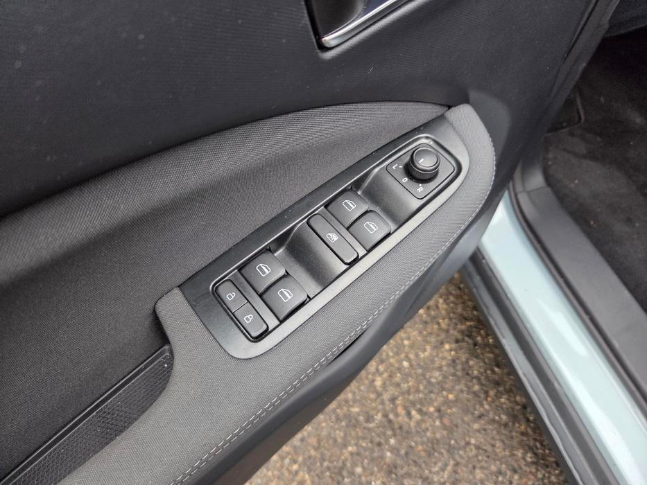 Tlačítka pro stahování oken jsou příjemně velká.