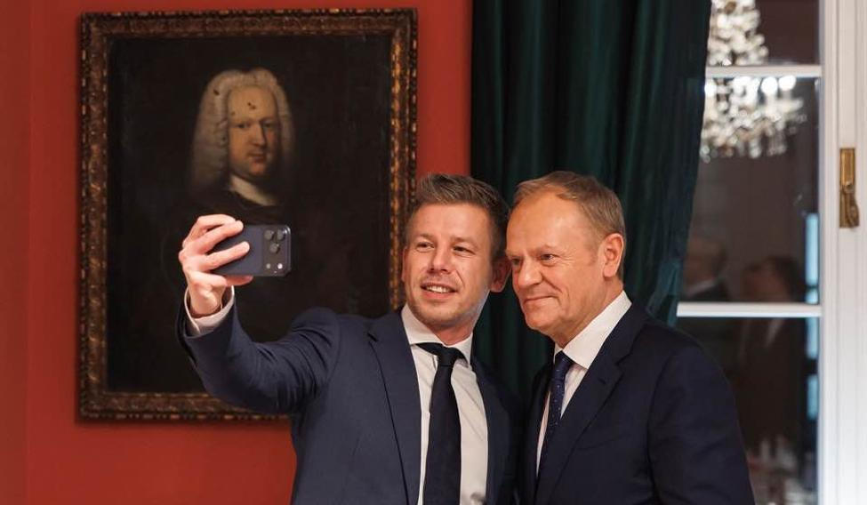 Lídr maďarské opozice Péter Magyar v debatě s polským premiérem Donaldem Tuskem