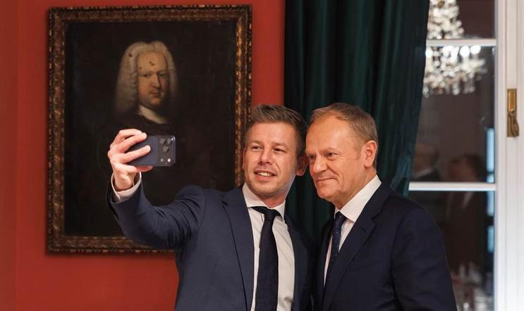 Lídr maďarské opozice Péter Magyar v debatě s polským premiérem Donaldem Tuskem