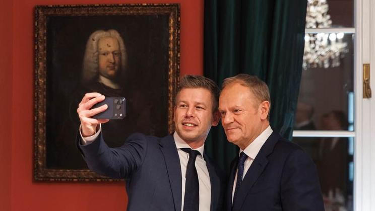 Lídr maďarské opozice Péter Magyar v debatě s polským premiérem Donaldem Tuskem