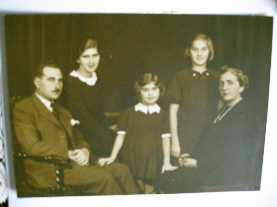 Zuzana Marešová na rodinné fotografii (nedatováno)