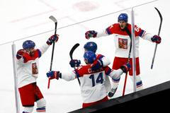 Češi slaví gól v zápase Česko - Švýcarsko na ZOH 2026