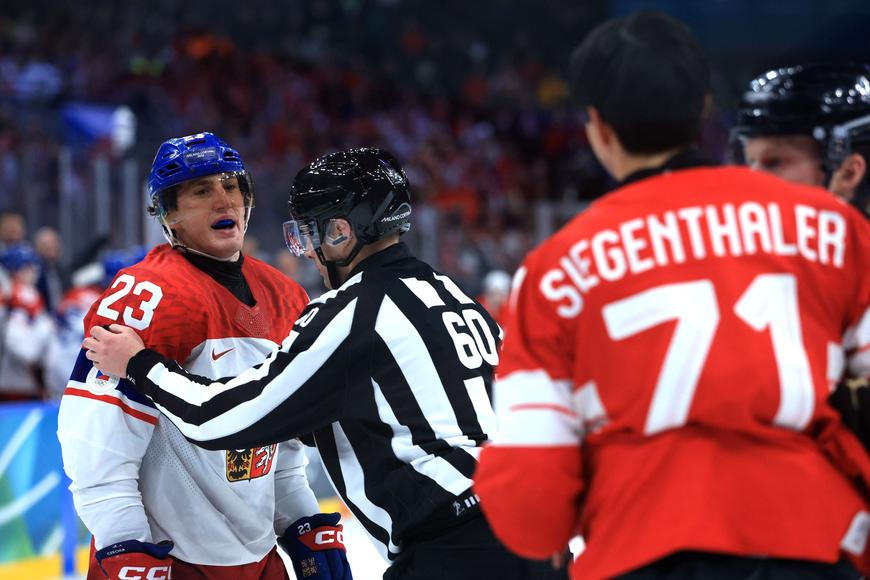 Hokejisté na olympiádě podruhé prohráli, se Švýcary rozhodlo až prodloužení