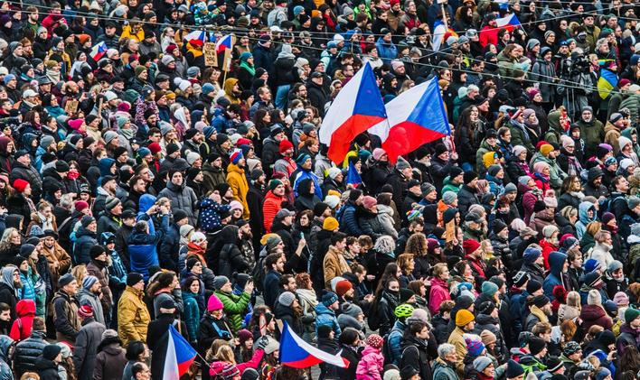 akce Stojíme za prezidentem! , demonstranti, česká vlajka