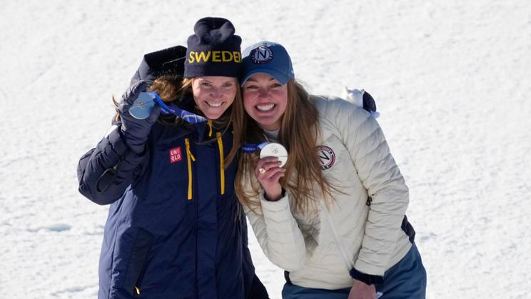  Lyžařky Sara Hectorová a Thea Louise Stjernesundová skončily společně druhé v obřím slalomu na ZOH 2026