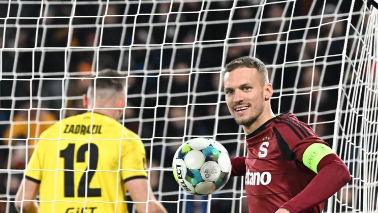 Sparťan Lukáš Haraslín slaví gól v zápase s Hradcem Králové