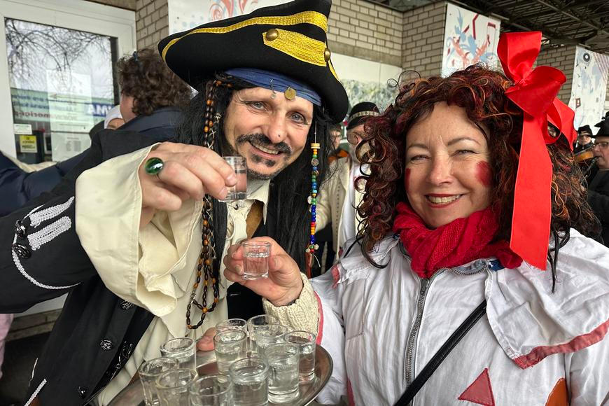 Karibik podporuje prezidenta Pavla, hlásil pirát z fašanku. To organizátoři nečekali