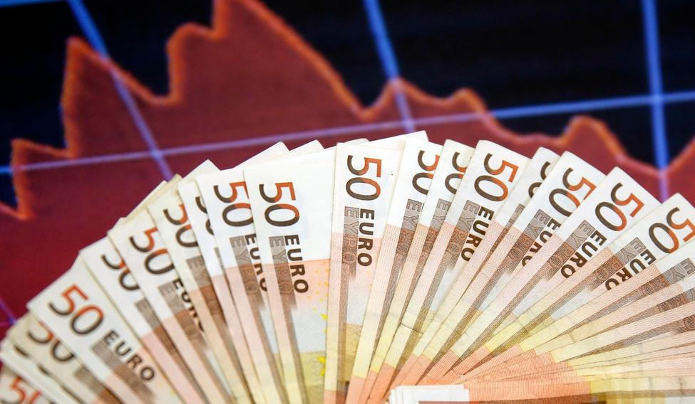 Euro peníze bankovky eurozóna finační trh