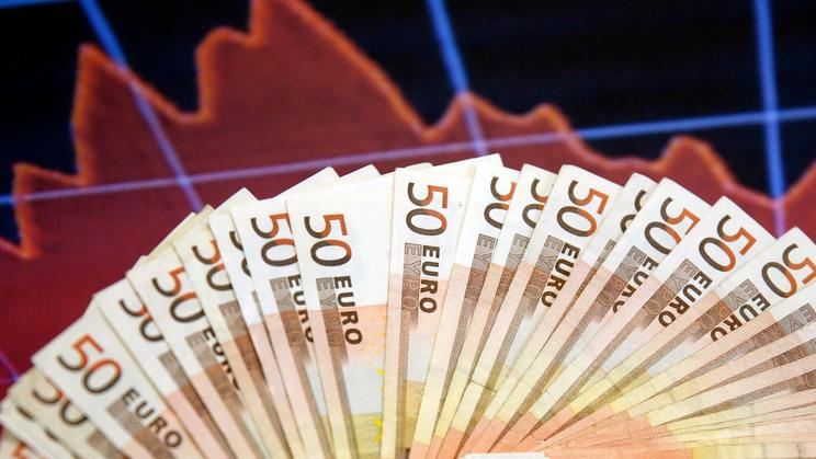 Euro peníze bankovky eurozóna finační trh