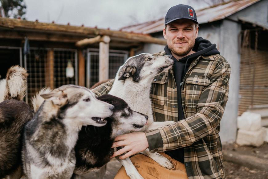 Se spřežením zdolal Alpy. Když máte v Česku dvacet psů, jste obecní exot, říká musher