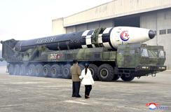 Kim Čong-un si v listopadu 2022 pro veřejnou premiéru své dcery Kim Ču-e stylově vybral odpálení mezikontinentální balistické střely (ICBM). 