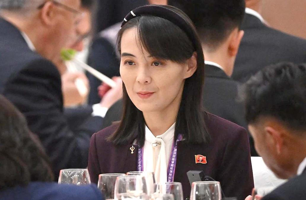 Kimova sestra Kim Jo-čong je nejmladším dítětem bývalého severokorejského nejvyššího vůdce Kim Čong-ila a jeho manželky Ko Jong-chuej. Zdroje uvádí jako datum jejího narození 26. září 1989. Donedávna byla považována za nástupkyni svého bratra ve vůdcovské dynastii Kimů.